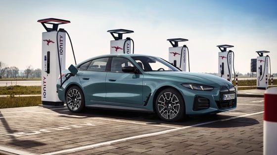 Kendaraan listrik murni berkinerja tinggi jangkauan 450km BMW i4 akselerasi 0-100km/h pada 3.9s 225km/h kecepatan tertinggi 400kw daya