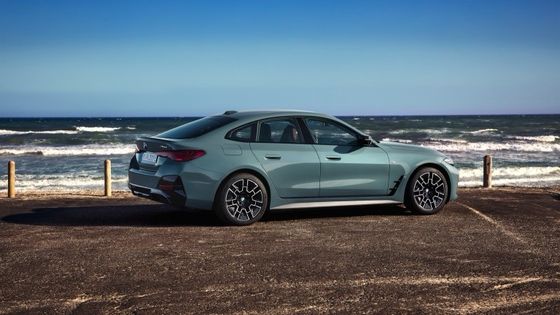 Kendaraan listrik murni berkinerja tinggi jangkauan 450km BMW i4 akselerasi 0-100km/h pada 3.9s 225km/h kecepatan tertinggi 400kw daya