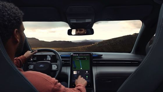 Siap untuk pergi Pure Electric Crossover Ford Explorer AWD dengan 532km WLTP 250kw/340P.s kekuatan motor dan kecepatan tertinggi 180km / h