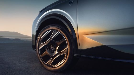 Presale 2024 Peugeot E-5008 SUV 500km Range Topping 326 tenaga kuda (240 KW) Dual Motor AWD Kendaraan Listrik Murni