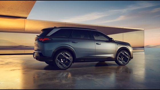 Presale 2024 Peugeot E-5008 SUV 500km Range Topping 326 tenaga kuda (240 KW) Dual Motor AWD Kendaraan Listrik Murni