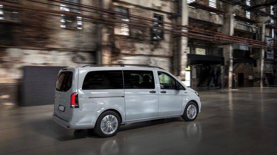 9 Seater EV Mercedes-Benz EVito Tourer Long Dengan Motor Listrik 201bhp Dan Baterai yang Bisa Digunakan 90kWh