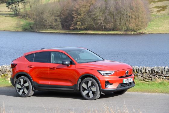 EV all-round Volvo EC40 Ultimate Twin Motor dengan WLTP 326Miles 4.7sec akselerasi 0-62mph 408hp motor tenaga kuda