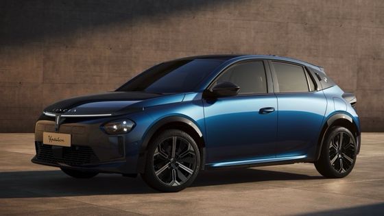 Terbatas mobil listrik pertama Lancia Ypsilon dengan motor depan dipasang untuk 154 tenaga kuda dan 260 N.m