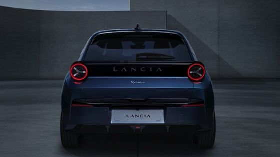 Terbatas mobil listrik pertama Lancia Ypsilon dengan motor depan dipasang untuk 154 tenaga kuda dan 260 N.m