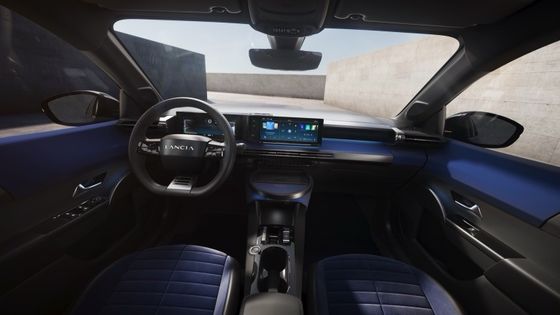 Terbatas mobil listrik pertama Lancia Ypsilon dengan motor depan dipasang untuk 154 tenaga kuda dan 260 N.m