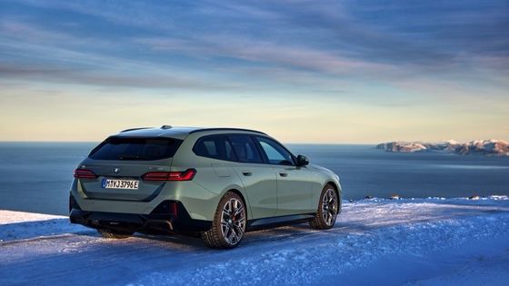 Mobil EV terbaru yang cocok dengan baterai 84,4kWh 329 mil jangkauan dengan 335bhp/430Nm di BMW i5 Touring eDrive40 single speed RWD