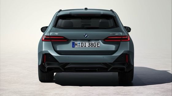 Mobil EV terbaru yang cocok dengan baterai 84,4kWh 329 mil jangkauan dengan 335bhp/430Nm di BMW i5 Touring eDrive40 single speed RWD
