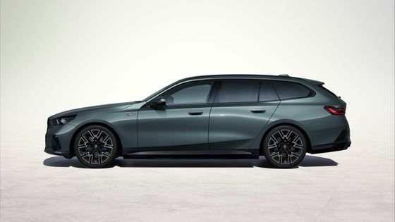 Mobil EV terbaru yang cocok dengan baterai 84,4kWh 329 mil jangkauan dengan 335bhp/430Nm di BMW i5 Touring eDrive40 single speed RWD