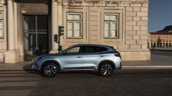 FWD 1.5L Engine At BYD SEAL U DM-i PHEV Mobil Listrik Dengan Motor Listrik 18.3kwh Baterai Daya Maksimal 214bhp