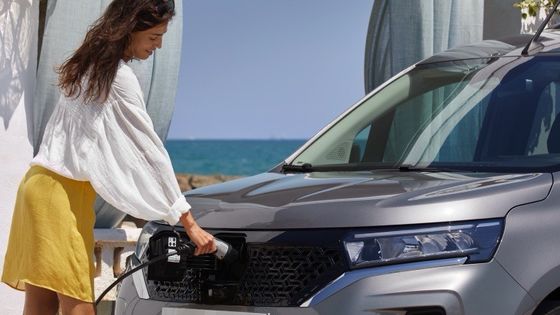 Posisi mengemudi yang nyaman dan kabin praktis dengan nilai yang baik Nissan Townstar MPV Pure Ev dengan WLTP 285km