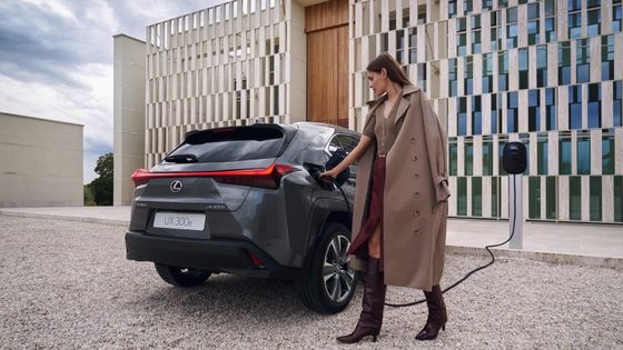 Lexus UX300e 2023 Review, All Electric EV 440km Range WLTP 7.5s 0-100km/h Akselerasi Dengan Daya 150kw Mobil Listrik Murni