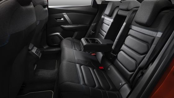 E-C4 Citroen dengan 115kw (156ps) Daya di 150km / h Kecepatan tertinggi 54kwh Lithium Ion Baterai