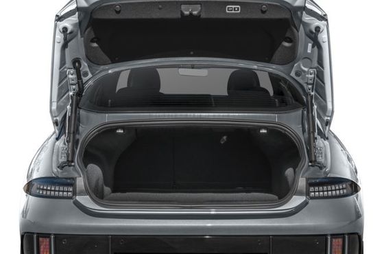 Paling hemat energi EV 2 Hyundai Ioniq 6 Kendaraan listrik murni dengan jangkauan maksimum 361 mil Mencakup jangkauan panjang 4,17 Mi / kWh