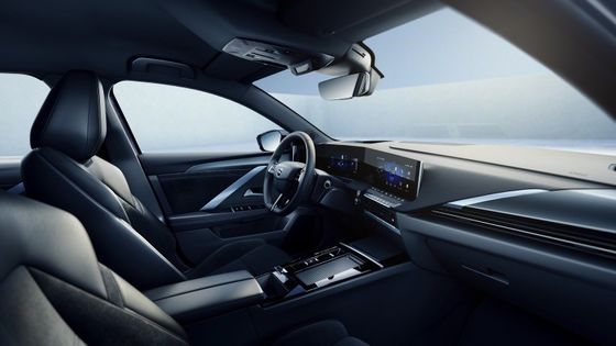 Kendaraan listrik berkendara nyaman di Opel Astra Electric dengan baterai 54kwh 150kw tenaga motor pada kecepatan maksimum 170km / h