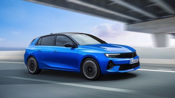Kendaraan listrik berkendara nyaman di Opel Astra Electric dengan baterai 54kwh 150kw tenaga motor pada kecepatan maksimum 170km / h