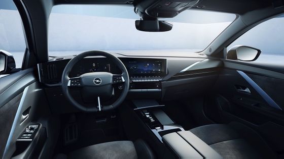 Kendaraan listrik berkendara nyaman di Opel Astra Electric dengan baterai 54kwh 150kw tenaga motor pada kecepatan maksimum 170km / h