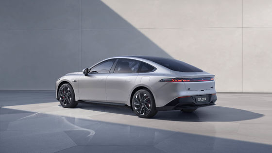 2024 kuat Dongfeng Eπ 007 200Pro EREV 200km CLTC 160kw motor daya 310N.m Torsi dengan 7.2s 0-100km / h akselerasi