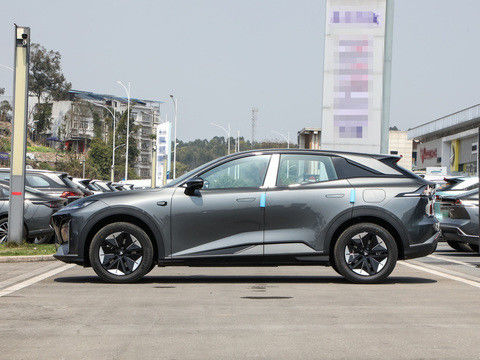 Sistem HUAWEI terbaru DEEPAL S07 2024 EREV dengan 121km CLTC0.5h Waktu pengisian cepat 175kW Daya maksimum 320N.m Torsi