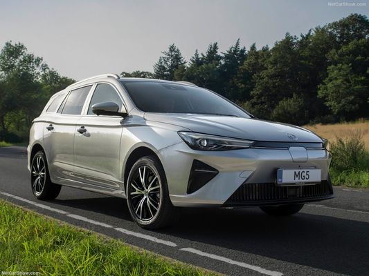 Roomy Affortable All Electric Car At MG 5 EV With A Decent Range 344km And Super Charging Ability