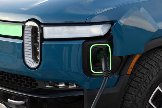 2023 RIVIAN R1S Four motors 800P.S wirange 660km hitting 60 mph in 3.1 s all electric powertrain W 7seats upscale carbin