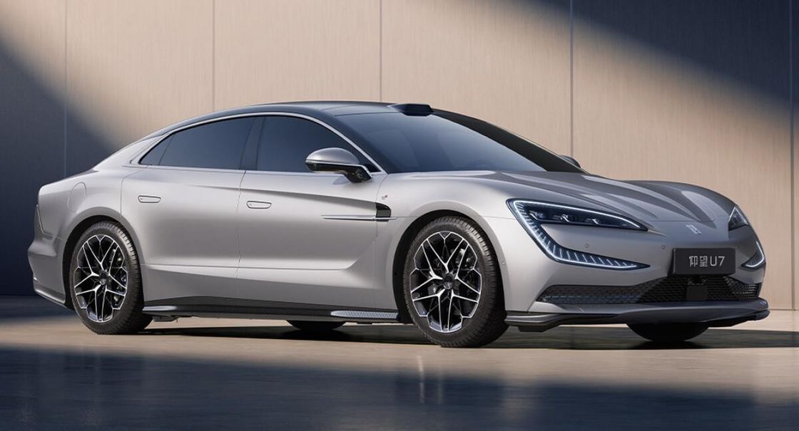 PRESALE 2024 Mobil EV Baru BYD Yangwang U7 Sedan Ketahanan Angin Of Cd 0.195 240Kw Daya Motor