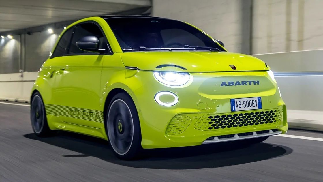 Cute dan Sporty di Abarth 500e Hot Hatchback Mobil Listrik Seperti Menyenangkan Seperti Bensin 152P.S Motor Power