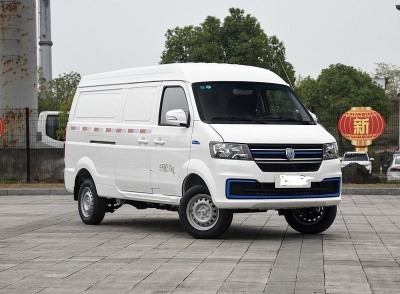 Bentuk persegi diadopsi Jinbei gaya keluarga baru Electric Van Hiace EV Dengan 220N.m Dan 300km NEDC Dengan kecepatan tertinggi pada 80km / h