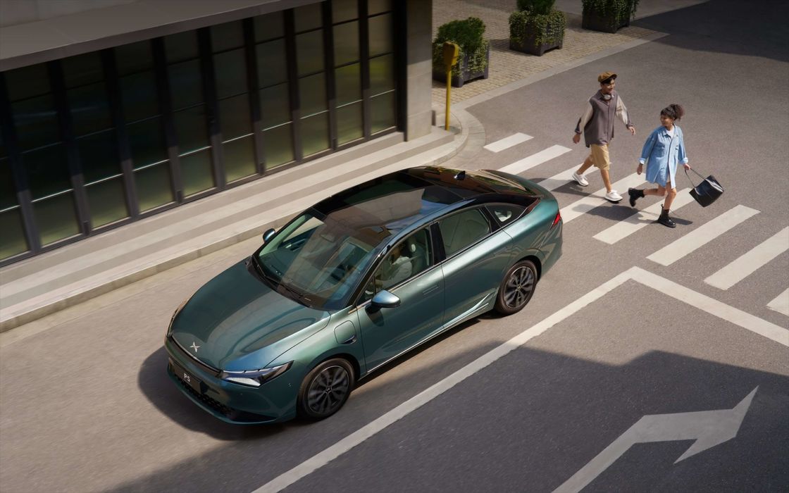 2024 Xpeng P5 Kendaraan Listrik EV Mobil Listrik Jangka Panjang 480km 155KW Daya 170km/h