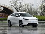Kendaraan Listrik Murni Geely Cao Cao 60 EV Dengan Baterai yang Dapat Ditukar Dan Jangkauan 415 Km & 150 km/jam Kecepatan Tertinggi Pengisian Cepat