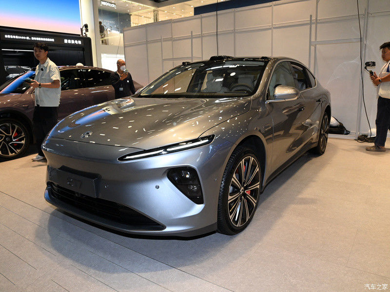 Kendaraan Energi Baru 2024 Nio ET7 Weilai Kendaraan Listrik 75kwh 200km/h Mobil Berkecepatan Tinggi