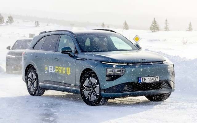 SUV listrik premium baru -Xpeng G9 2024 570km pro dengan 230 motor tenaga 430N.m Torsi 6.4sec 0-100km/h akselerasi