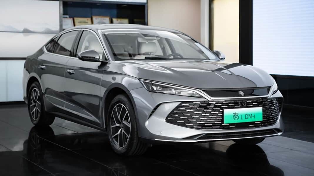 Kendaraan Hybrid Baru 2024 BYD Qin L Dm-i 1.5T 101Ps.L4 Mesin Dengan 218Ps Motor Listrik Daya 180km / h Kecepatan tertinggi