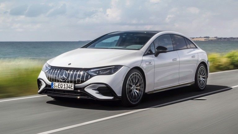 Kendaraan listrik jarak jauh super Mercedes-Benz EQE AMG 53 4MATIC + dengan motor 460kw/625P.s kekuatan 220km / h kecepatan tertinggi